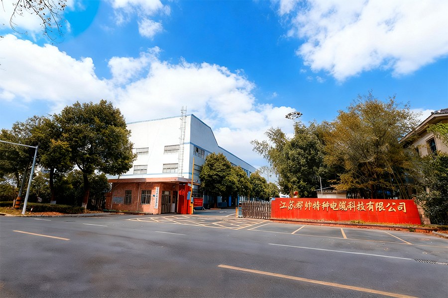 Фабричный экстерьер